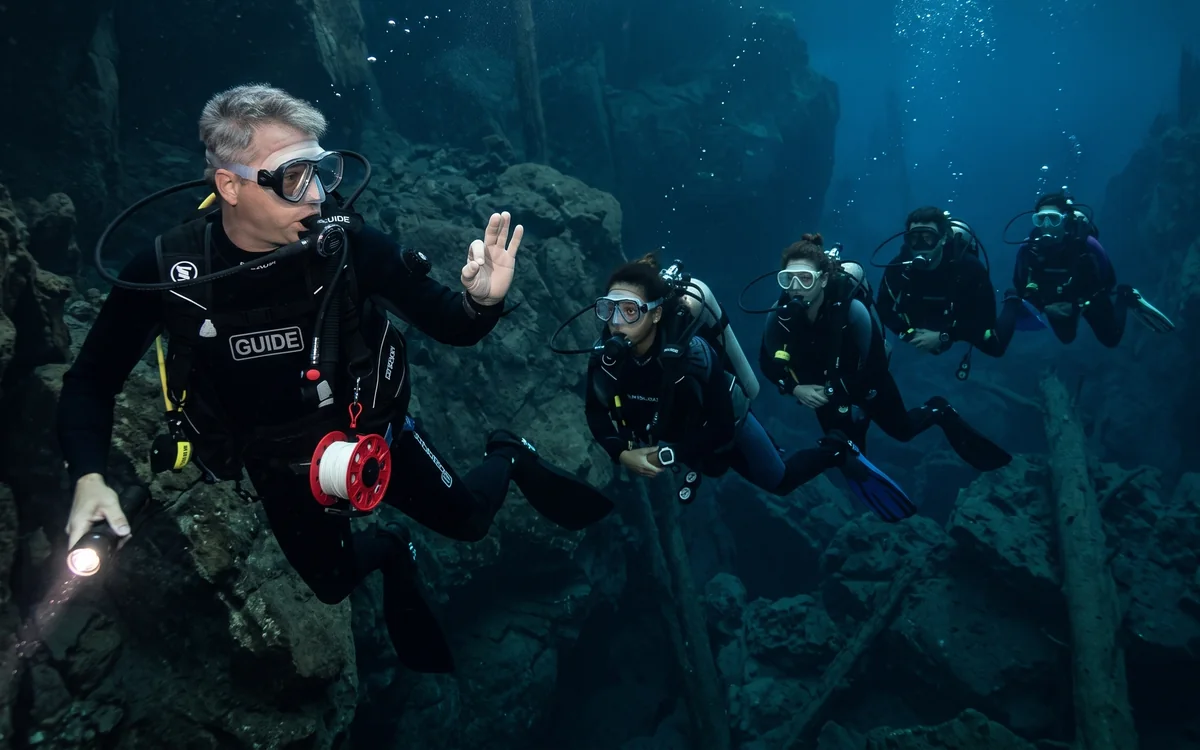 Guía de Grupo FAAS/CMAS (Divemaster)